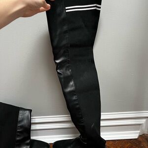 Chic Black Over-the-Knee Boots